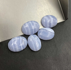 Natürliche blaue Spitze Achat ovale Form glatte Cabochon für Schmuck Herstellung von hochwertigen blauen Farbe Edelsteine Birth stone Armband Ringe - Product Image 2
