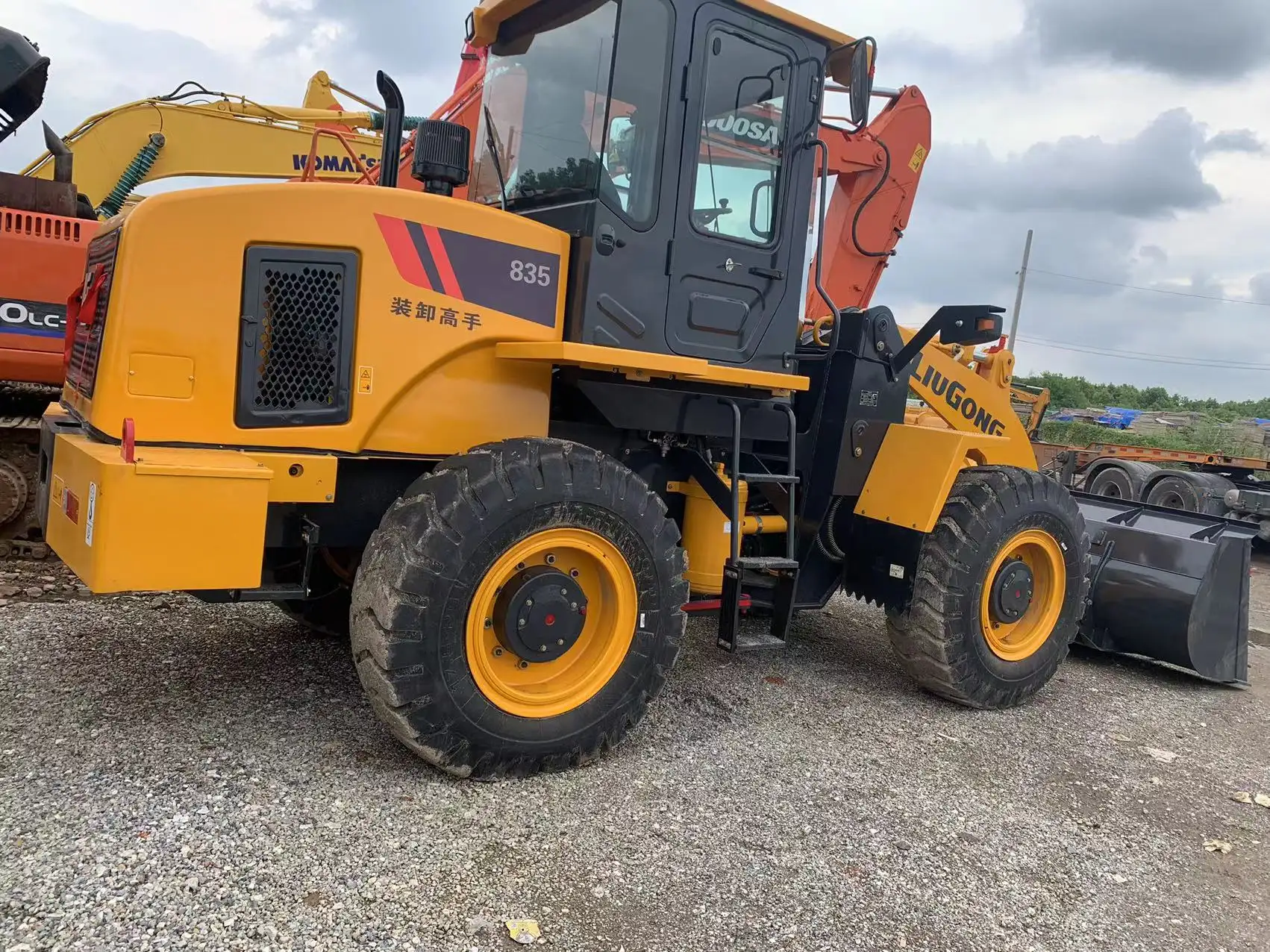 Máquina de carregadeira Mini 3 toneladas usada em bom estado, carregadeira Liugong 835 para construção, venda imperdível