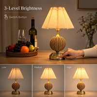 Lampe de table classique écologique en rotin DC sans fil rechargeable avec abat-jour en tissu plissé multicolore pour hôtel boutique, restaurant