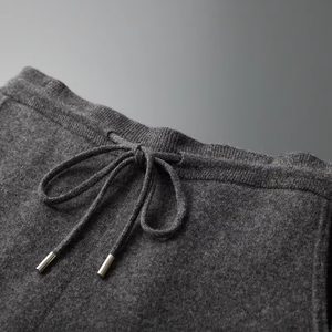 กางเกงผ้าแคนวาสน้ำหนักเบาทรงตรงเอวกลางสำหรับผู้ชายรุ่นใหม่ประจำฤดูใบไม้ร่วงและฤดูหนาว ผลิตจากผ้าฝ้าย 100% ป้องกันรอยยับ พร้อมเชือกผูกปรับได้ สามารถปรับแต่งได้ - Product Image 2