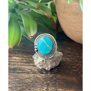 Anillo de Turquesa Royston y Plata de Ley, Hecho en Navajo, Joyería Cultural Coleccionable, Talla 7.75 - Product Image 1