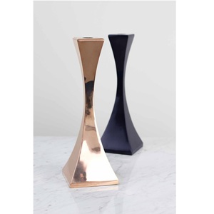 Soporte para velas de latón antiguo hecho a mano con detalles étnicos tradicionales para una decoración clásica del Hogar disponible a un precio asequible - Product Image 3