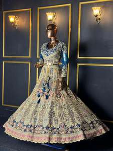 Vestido Lehenga Choli de Seda con Bordado Completo y Pesado para Mujer, Estilo Indio-Pakistaní, Hecho en India, En Stock - Product Image 3