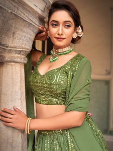 Lehenga semicompuesta de Georgette y blusa sin coser con dupatta - Product Image 5