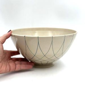 Tazón Redondo Clásico de Cerámica Pulida Hecho a Mano, Ecológico y Económico para Cocina Moderna y Uso en Fiestas - Product Image 6