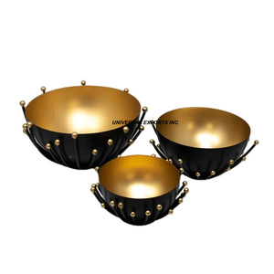 Ensemble de trois coupelles à chocolat noires et dorées, faites à la main, design luxueux, neuves, vente en gros, coupelles à chocolat en métal fantaisie - Product Image 1