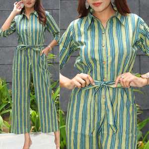 Mono vintage hecho a medida con estampado floral de algodón, cuello con lazo, cinturón, 4 botones abribles, colores brillantes, largo por encima de la rodilla - Product Image 2