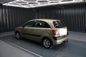 KIA RIO 1.4 4 portes d'occasion 2005 (conduite à gauche/droite) - Product Image 3