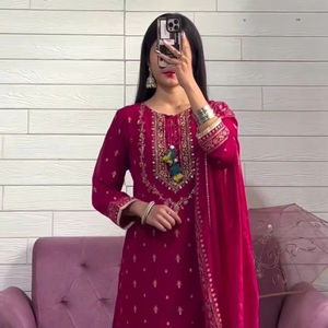 Ropa de fiesta de boda Nuevo diseñador Chinon Seda Hermosa secuencia Bordado Top de trabajo con manga completa y Sharara con Dupatta - Product Image 1