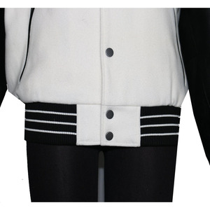 Veste de baseball universitaire personnalisée avec logo, imperméable, réversible, respirante, design varsity noir, confortable, en toile - Product Image 4