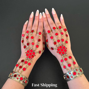 Harnais de main afghan Kuchi Panja en cristal rouge rubis exquis avec filigranes ornés de tons dorés et clochettes argentées suspendues - Product Image 6