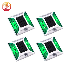 Voyant d'avertissement de <span class=keywords><strong>trafic</strong></span> à Led blanche haute visibilité Ip68 étanche goujons de route solaires en aluminium sécurité routière réflecteur hautement réfléchissant - Product Image 1