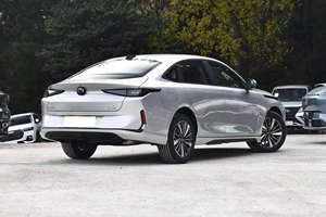 Sedán Híbrido Eléctrico Usado 2024, Transmisión Automática, Eficiente en Consumo de Combustible, Motor de Gasolina/Eléctrico, Moderno, Suministrado desde Japón, >700km de Autonomía - Product Image 2