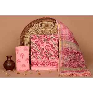 Traje Kantha con Estampado a Mano y Dupatta Tradicional de Algodón Kota Doriya con Técnicas de Impresión a Mano - Product Image 1