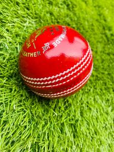 BALONES DE CRICKET DE CALIDAD DE PARTIDO COLOR ROJO TALLA DE HOMBRE - Product Image 2