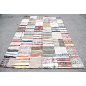 พรมปูพื้นลายต่อผ้าสไตล์ตุรกี ขนาด 5.5x7.5 ฟุต สีขาวลายตาราง วินเทจ ทำจากขนสัตว์ - Product Image 1