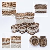 Ensemble de paniers en plastique recyclé à base de peau de banane naturelle, à rayures blanches, comprenant des pots cylindriques et rectangulaires, des bacs et des jardinières, pour une décoration artistique pure et une mise en scène artistique de la pièce