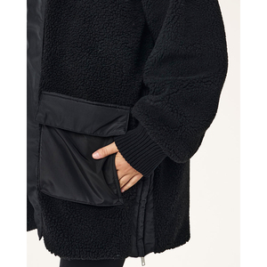 Chaqueta de peluche con capucha de gran tamaño para mujer, ropa de invierno clásica cálida de primera calidad, chaqueta de estilo urbano con logotipo y parches personalizados - Product Image 5