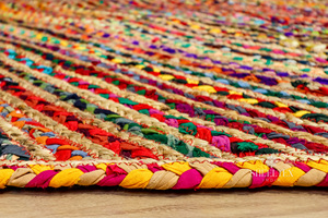 Tapis décoratif tissé à la main en coton et jute recyclé Chindi tressé et lavable pour chambre à coucher et salon d'Inde - Product Image 2