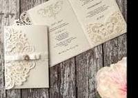 Boîtes d'invitation de défilement sur mesure avec ruban à nouer fabriquées à l'aide de papiers sérigraphiés, idéales pour l'emballage de défilement