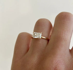 Ensemble d'est en ouest Bague de fiançailles en moissanite à coupe radieuse de 1.50 carats pour femme en argent sterling 925 avec bague à quatre griffes - Product Image 4