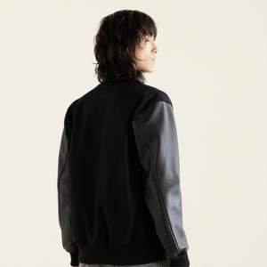 Chaqueta universitaria clásica unisex-Diseño cómodo y elegante, ideal para uniformes de equipo y ropa informal diaria - Product Image 4