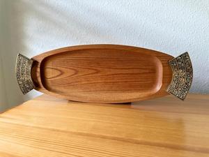 Plateau de rangement et de service ovale de luxe avec un design sculpté élégant, poignées décoratives robustes, idéal pour la décoration de table et les repas - Product Image 2