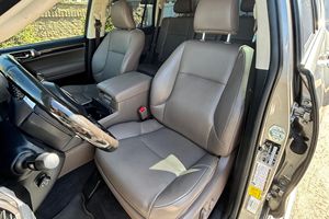Lexus GX 460 V8 ปี 2022 สภาพดี ใช้งานน้อย ระบบขับเคลื่อน 4 ล้อ ระบบกันสะเทือน KDSS  ไม่ได้ดัดแปลงมากนัก - Product Image 5