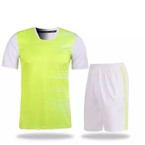 Camisetas y Uniformes de Fútbol para Hombre, Secado Rápido, 100% Poliéster, Colores y Logotipos Personalizables, Calidad Pakistaní - Product Image 3