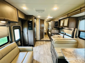 Autocaravanas ELEGANT 2022 2024 2023 Usadas Thor Chateau Clase C, RVs para 4-6 Personas, Interiores Espaciosos, Económicas para Familias - Product Image 3