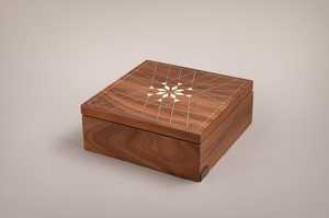 Luxury Arabic Calligraphy Boneinlay Lacquer Box with Mother of Pearl Inlay for Decoration - Product Image 2