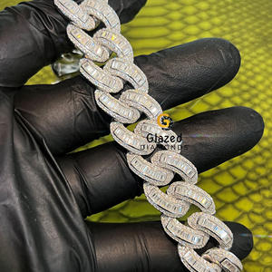Deslumbrante diseñador Cuban Ling 10Kt Pulsera de oro blanco Iced Out con redondo y Baguette Cut VVs Clarity Moissanite Diamonds - Product Image 3