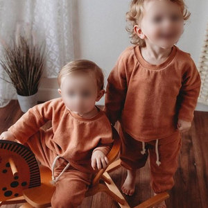 Ensemble sweatshirt et pantalon en éponge brodée personnalisée bébé fils et maman tenues familiales assorties survêtements décontractés unisexe - Product Image 2