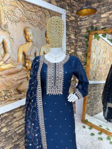 Le dernier créateur de FabZone Broderie en soie douce Kurta Set Style vintage pour les mariages - Product Image 5