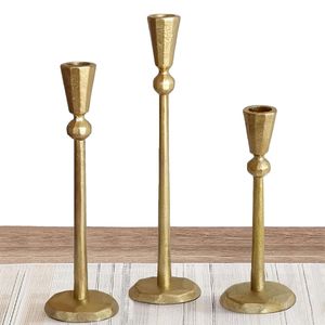 Candelabro de Metal Dorado Ecológico Hecho a Mano, Diseño Moderno de Alta Calidad, Personalizable para el Día de San Valentín o Cumpleaños - Product Image 5