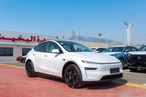 Tesla Model Y Long Range (719 km) 2025 300-400 CV, Pantalla Táctil, Faros LED, Dirección Eléctrica - Product Image 4