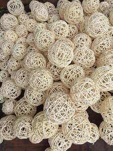 Boules de rotin fabriquées à la main orbes décoratifs en osier écologique pour la décoration rustique de la maison décoration d'événement de mariage faite au Vietnam - Product Image 6