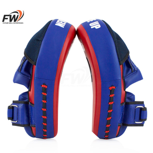 Protège-mains de boxe en cuir PU durable rouge et bleu, incurvés, pour entraînement ultime, avec fermeture auto-agrippante - Product Image 5