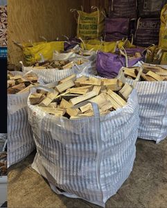 Premium Black Oak Firewood <b>Logs</b> | Hardwood Firewood for <b>Heating</b>. - Product Image 1