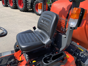 Tractor compacto Kubota BX-231 nuevo y usado con recogedor de césped - Product Image 5