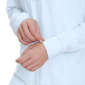 Veste de gommage personnalisée pour femmes avec broderie, veste uniforme légère et respirante durable pour le personnel soignant et infirmier - Product Image 3