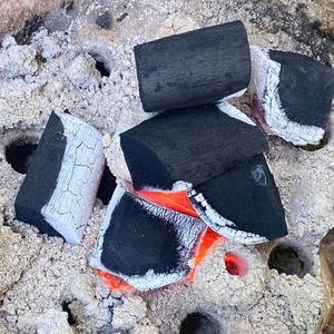 Charbon de bois de barbecue naturel charbon de bois de sciure à combustion longue pour grils au Vietnam Kaya Chacoal - Product Image 1