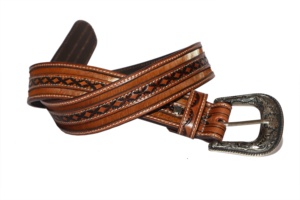 Vente en gros d'usine d'un nouveau design à prix compétitif Ceintures en cuir de vachette de style sportif personnalisées pour hommes et femmes Bienvenue OEM - Product Image 3