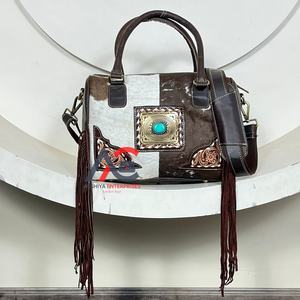 Sac à bandoulière personnalisé en cuir véritable travaillé à la main, petit sac à bandoulière vintage en cuir de vache véritable, mini sacs de voyage à franges pour femmes - Product Image 1