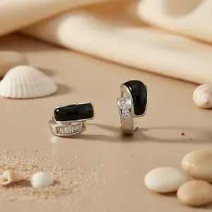 Boucles d'oreilles en diamant baguette et onyx argenté pour femmes - Product Image 2