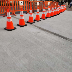 Cône de sécurité extérieur à haute réflectivité avec cônes en plastique de contrôle du trafic à base de caoutchouc noir lourd - Product Image 4