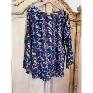INDIGO VINE Ajrakh Top en Chiffon Taille Unique Imprimé Floral Tissu Viscose - Product Image 1