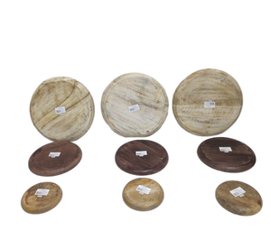 Planche à découper rectangulaire en bois rustique, durable et éco-responsable, fabriquée à la main en couleur bois pour une utilisation en cuisine - Product Image 3