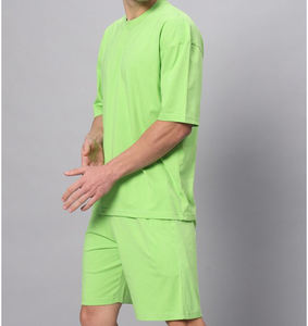 Ensemble de survêtement d'été pour homme en coton respirant de haute qualité avec t-shirts à imprimé en relief et short assorti - Product Image 4