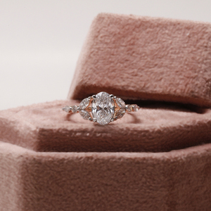 Anillo de compromiso de diamante de corte ovalado cultivado en laboratorio Anillo de regalo de lujo de moda de oro sólido de 18 quilates para mujer Certificado IGI - Product Image 5